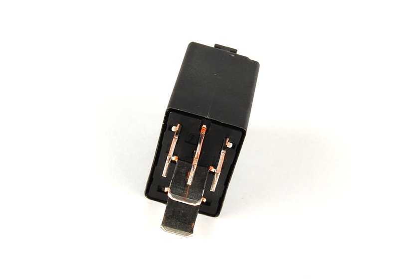 Relé conmutador negro para BMW Serie 1 E81, E82, E87, E88; Serie 3 E90, E91, E92, E93; Serie 5 F07, F10, F11; Serie 6 F12, F13; Serie 7 F01, F02, F04; X3 F25; X4 F26; X5 E70; X6 E71; Z4 E85 (OEM 61316919113). Original BMW