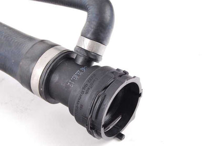 Manguera de refrigerante (Vorlaufschlauch) OEM 17127534918 para BMW E60, E61, E63 y E64 (modelos 540i y 550i con motor N62T). Original BMW.