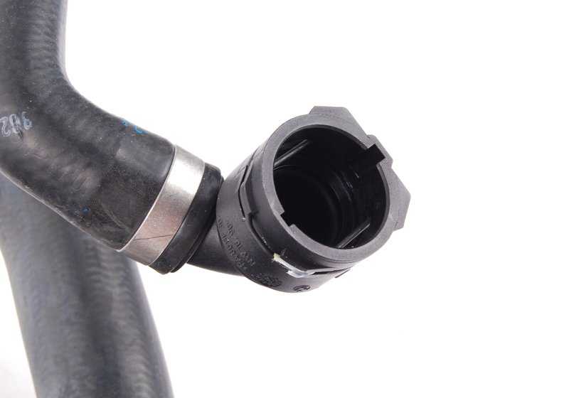 Manguera de refrigerante (Vorlaufschlauch) OEM 17127534918 para BMW E60, E61, E63 y E64 (modelos 540i y 550i con motor N62T). Original BMW.