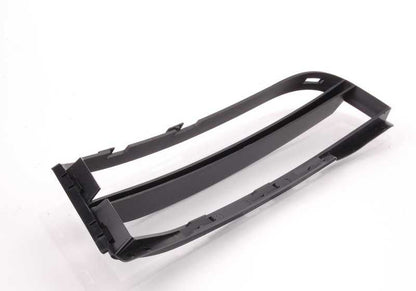 Rejilla de entrada de aire derecha OEM 51118045922 para BMW E82, E88. Original BMW.
