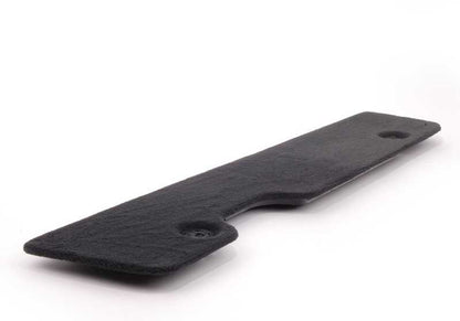 OEM Toolbox 51498133132 pour BMW E34. Accessoire BMW d'origine, installé dans le coffre. Idéal pour transporter des outils organisés et sûrs. Couleur anthracite BMW originale.