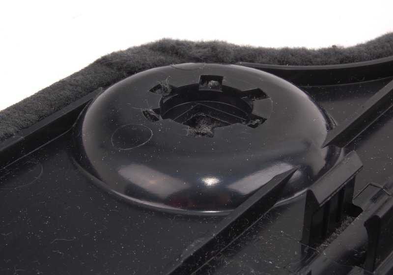 OEM Toolbox 51498133132 pour BMW E34. Accessoire BMW d'origine, installé dans le coffre. Idéal pour transporter des outils organisés et sûrs. Couleur anthracite BMW originale.