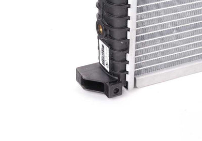 Radiateur de réfrigérant pour les séries BMW et les modèles disponibles (OEM 17111427165). BMW d'origine