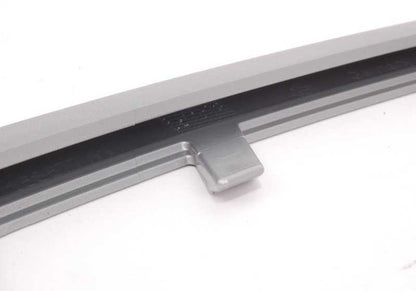 Tapa embellecedora izquierda OEM 51117203795 para BMW Z4 E89 sDrive18i, sDrive20i y sDrive23i. Compatible con cambios manuales y automáticos. Años 2009 a 2016. Original BMW.