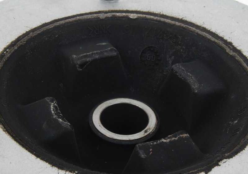 Soporte de amortiguador OEM 31332282651 para BMW E60, E61, E63, E64. Original BMW.