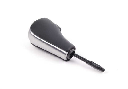 Pomo de cambio en cuero y acabado titanio cromado OEM 25167585789 para BMW E63 y E64 (630i, 645Ci manual y automático). Original BMW.