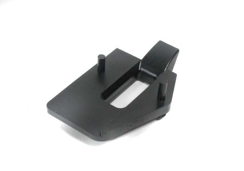 Soporte cerradero capó OEM 51238229796 para BMW E46. Original BMW.