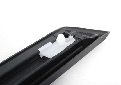 Moldura lateral delantera derecha OEM 51131944942 para BMW E34. Original BMW