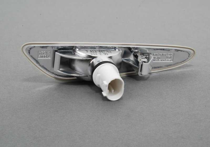 White left additional indicator light for BMW E83, E83N (OEM 63133418447). Original BMW.