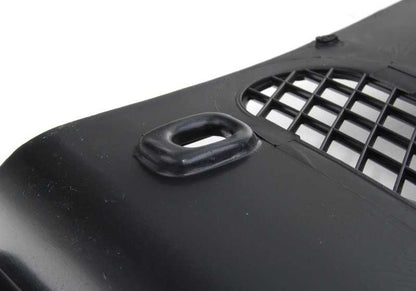 Tampa lateral direita OEM 51711946126 para BMW E34 518i, 520i. Compatível com modelos feitos entre 1987 e 1996. BMW de substituição original.