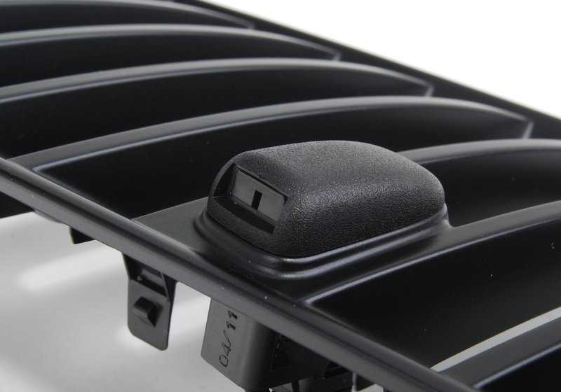 Left air intake decorative grille for BMW X5 E53 (OEM 51137113729). Original BMW.