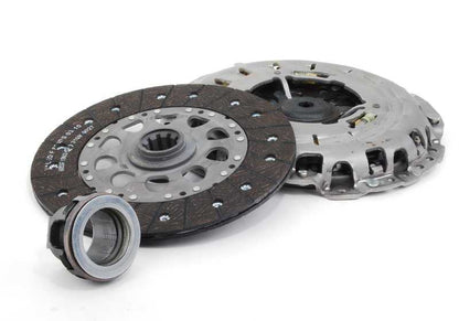 OEM full clutch kit 2121282667 for BMW E46. It includes all the necessary components (disc, maza and bearing). Diameter 240mm. Original BMW.