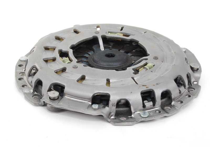 OEM full clutch kit 2121282667 for BMW E46. It includes all the necessary components (disc, maza and bearing). Diameter 240mm. Original BMW.
