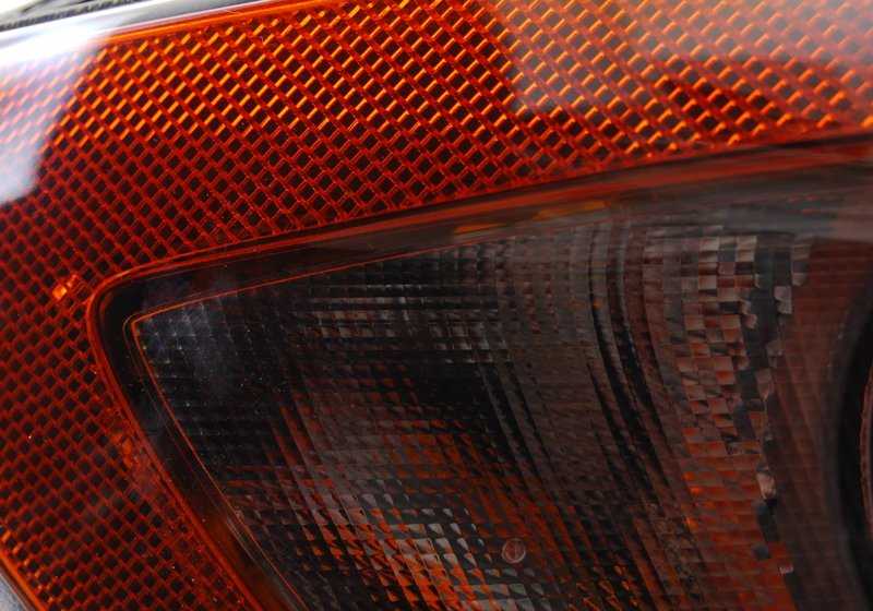 Faróis direitos para BMW E90, E91 (OEM 63116942726). BMW original