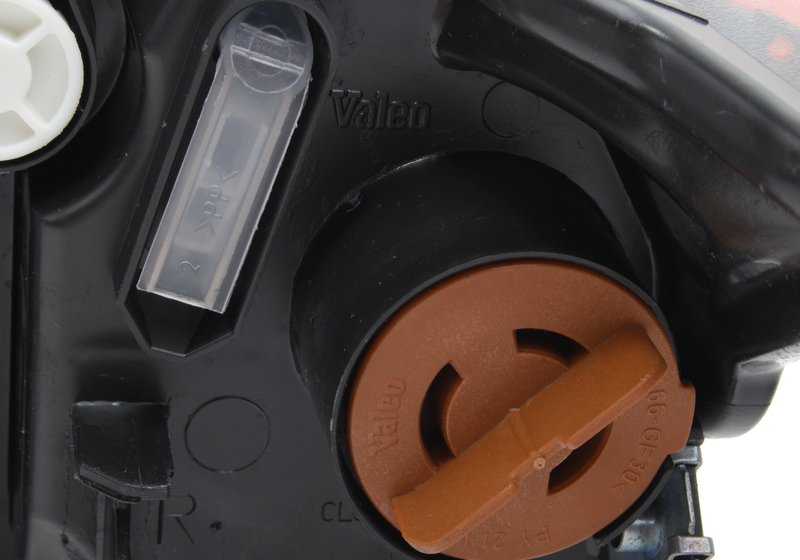 Faróis direitos para BMW E90, E91 (OEM 63116942726). BMW original