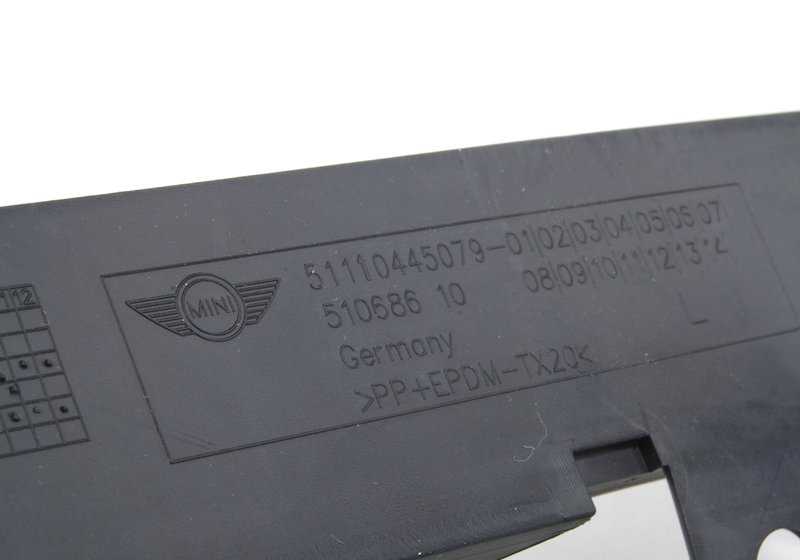 Placa deflectora izquierda OEM 51110445079 para MINI R56, R56 LCI, Clubman R55, R55 LCI, Cabrio R57, R57 LCI. Original MINI.