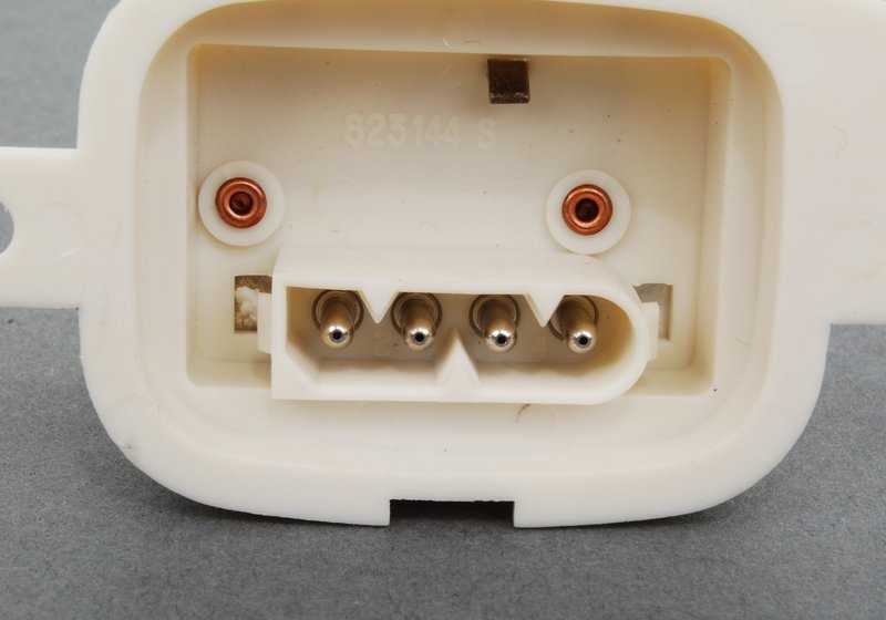 Resistencia calefacción OEM 64111384328 para BMW E34 520i (todos los modelos y motorizaciones indicados). Pieza original BMW para sistema de climatización.