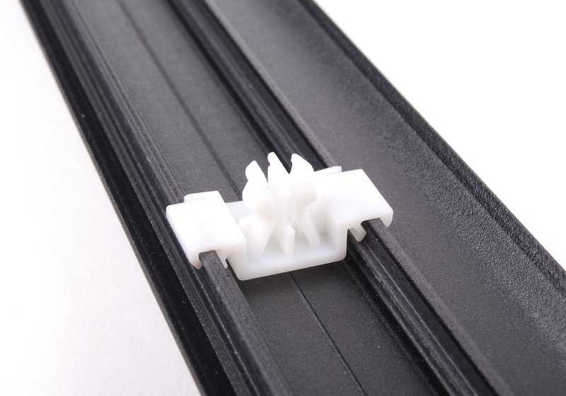 Moldura embellecedora puerta delantera izquierda OEM 51132256787 para BMW E36 {316i, 318i, 318is}. Original BMW.