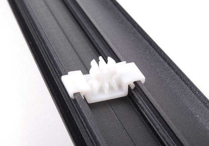 Moldura embellecedora puerta delantera izquierda OEM 51132256787 para BMW E36 {316i, 318i, 318is}. Original BMW.