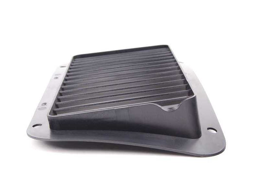 Conducto guía de aire para radiador de aceite motor (derecha) OEM 51747194460 para BMW E82 y E88 135i y 135is. Original BMW.