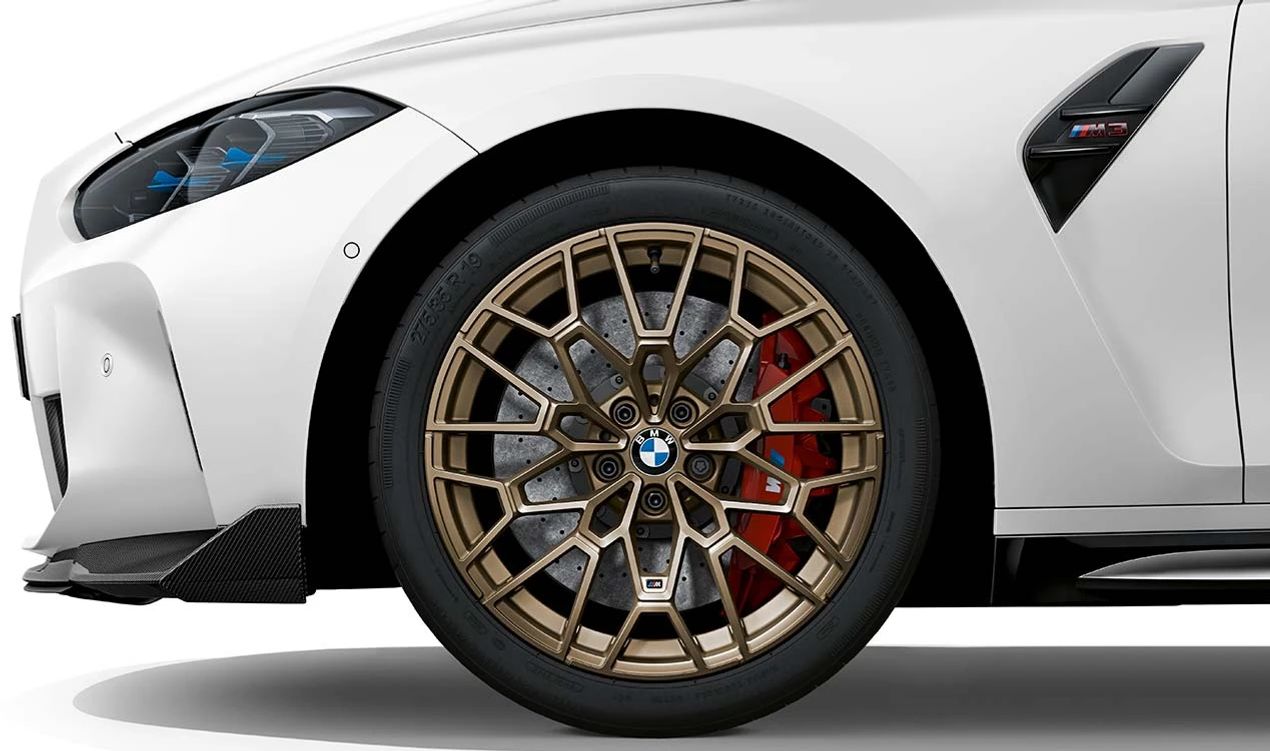 Tire de liga de liga original BMW M Radios Estrella 827 de 20 "em OEM de bronze de ouro 3610784366 Para BMW G80 M3 CS e BMW G82 M4 CS. Compatível com modelos com tração total. BMW original.