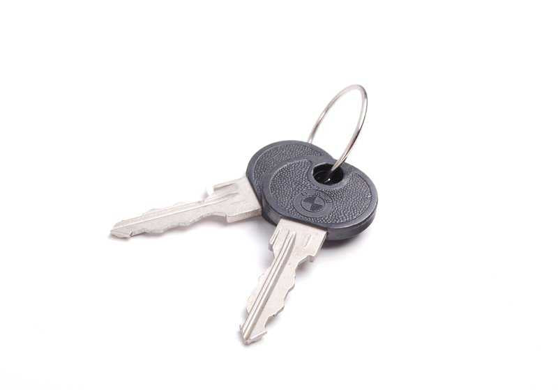 Cierre de maletero con llave OEM 51241911948 para BMW E30 316 y 316i. Compatible con todos los modelos E30 de 1982 a 1989. Recambio original BMW.