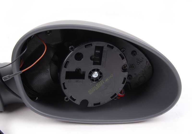 Sotto la legge elettrica di raddrizzamento dell'OEM 51167893468 per BMW E46 {316CI, 318CI} compatibile con i modelli fabbricati tra il 1999 e il 2006. BMW di sostituzione originale.