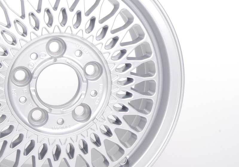 Llanta de aleación 17" estilo de radios cruzados OEM 36121180448 para BMW E31. Original BMW.