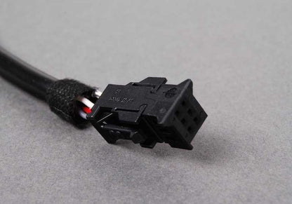 Cable de conexión para cargador de CD OEM 61126904074 para BMW E46 {316i, 316Ci} en todas sus versiones y configuraciones. Longitud de 590mm. Original BMW.