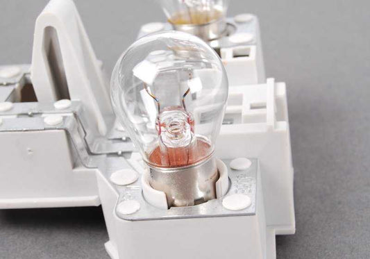 OEM portatile posteriore sinistro 63218368761 per BMW 3 E46 (316i, 318d) tutti i modelli compatibili. Sostituzione BMW originale.