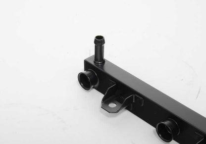 Tubo di iniezione OEM 13531717073 per la serie BMW 3 E30 e 5 serie E28. BMW originale.