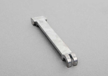 Système de déverrouillage d'urgence Capota OEM 54347123023 pour BMW Z4 E85 (Modèles 2.0i, 2.2i, 2.5i avec moteur N46 et M54). Compatible entre 2002 et 2008. BMW original.
