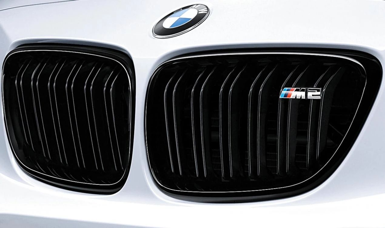 Rejilla decorativa M Performance para BMW F87, F87N (OEM 51712355447). Original BMW