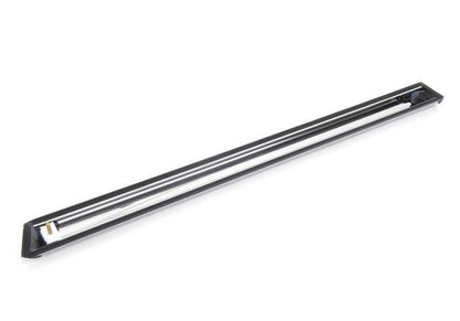 Moldura lateral trasera derecha OEM 51131839134 para BMW E24 {630CS, 628CSi} todos los modelos del 01/02/1976 al 31/05/1987. Original BMW.