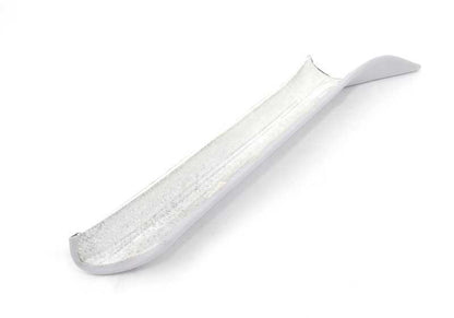 Tapa embellecedora izquierda del cortafuegos (HELLGRAU) OEM 51438214825 para BMW E38 725tds, 728i. Compatible con todos los acabados y transmisiones. Original BMW.
