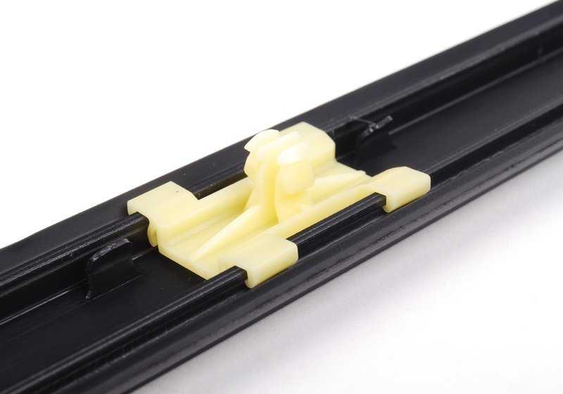 Moldura embellecedora puerta delantera izquierda OEM 51138208393 para BMW E38. Original BMW.