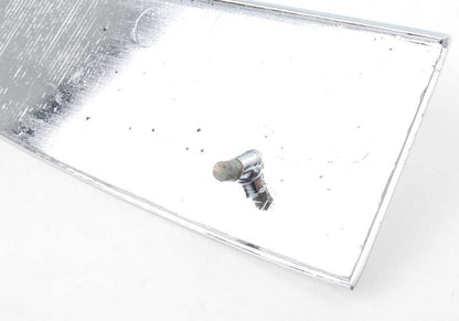 Embellecedor trasero izquierdo OEM 63211355215 para BMW E30. Pieza original BMW.