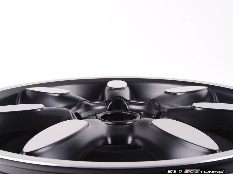 Alloy wheel 7Jx17 ET48 high gloss silver OEM 36116773800 for MINI R50, R53, R56, R55 Clubman, R52 Cabrio, R57 Cabrio, R58 Coupé, R59 Roadster... and more. Original MINI.