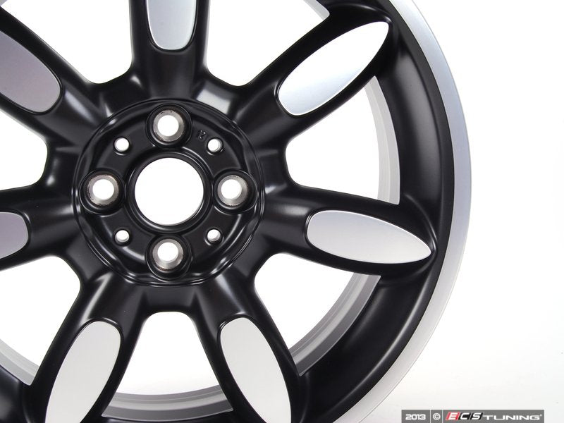 Alloy wheel 7Jx17 ET48 high gloss silver OEM 36116773800 for MINI R50, R53, R56, R55 Clubman, R52 Cabrio, R57 Cabrio, R58 Coupé, R59 Roadster... and more. Original MINI.
