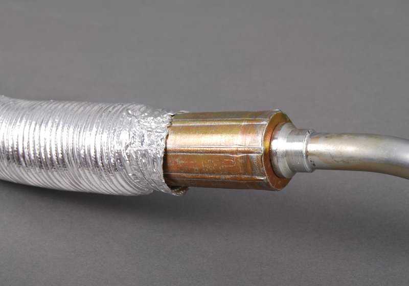 Tubo de presión dirección asistida OEM 32412228867 para BMW E39. Original BMW.