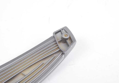 Guía del cinturón de seguridad izquierda OEM 72117078055 para BMW E85. Original BMW.