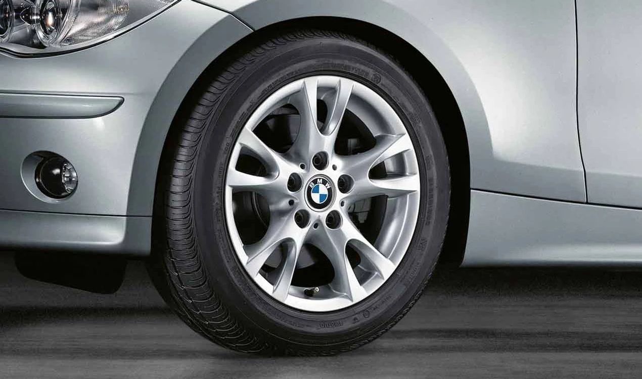 Pneu de liga de liga original BMW V-Syiche 255 7x16 ET44 OEM 361167778218 Para BMW E81, E82, E87, E87N, E88. Compatível com o sensor RDC. Inclui parafusos e tapas de bucha. BMW original.