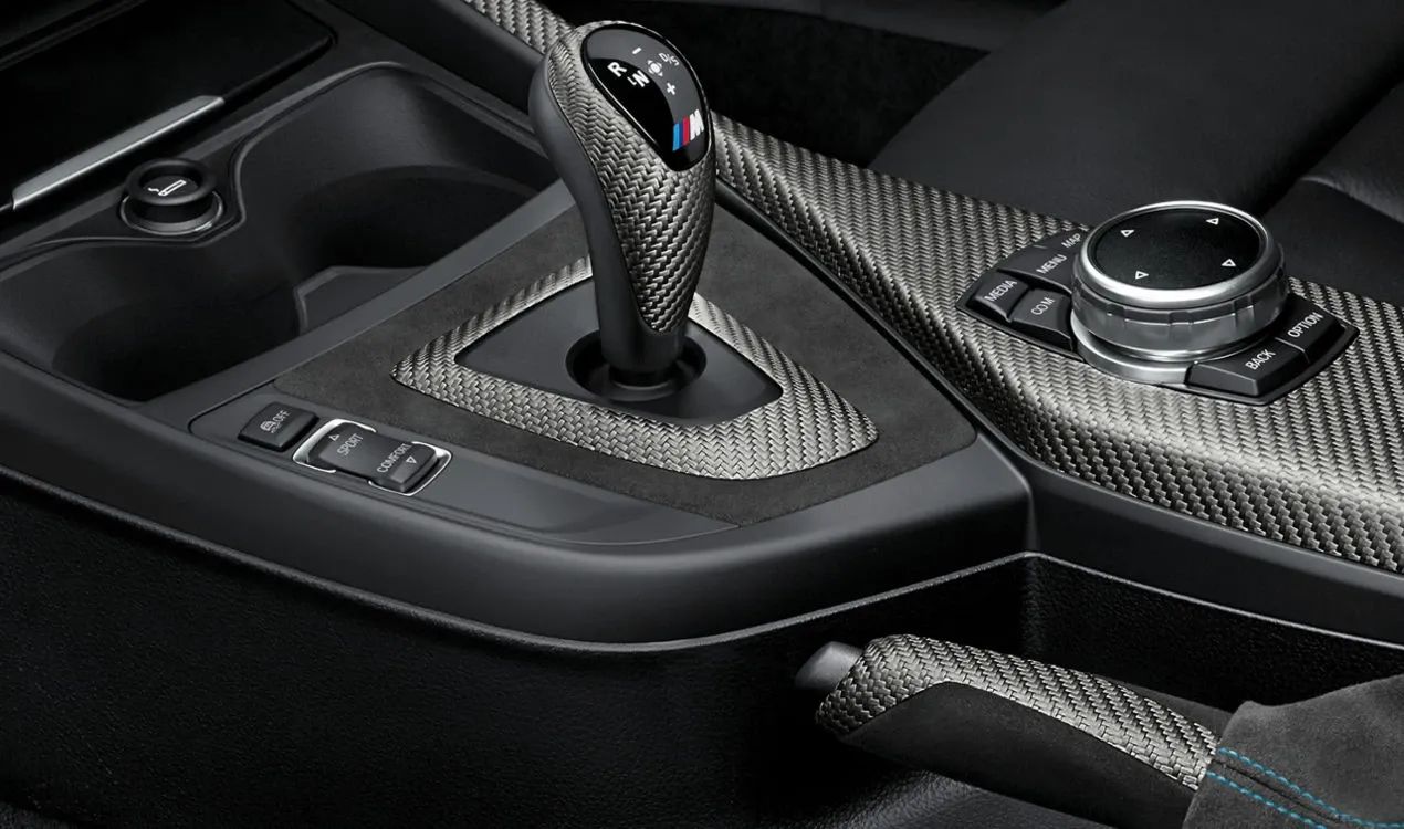 Kit de Interiores M Performance para BMW F87, F87N (OEM 51952411428). Original BMW