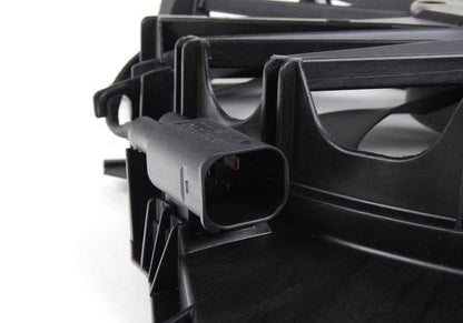 Carcasa del ventilador con ventilador para BMW X3 E83, E83N (OEM 17113442089). Original BMW.