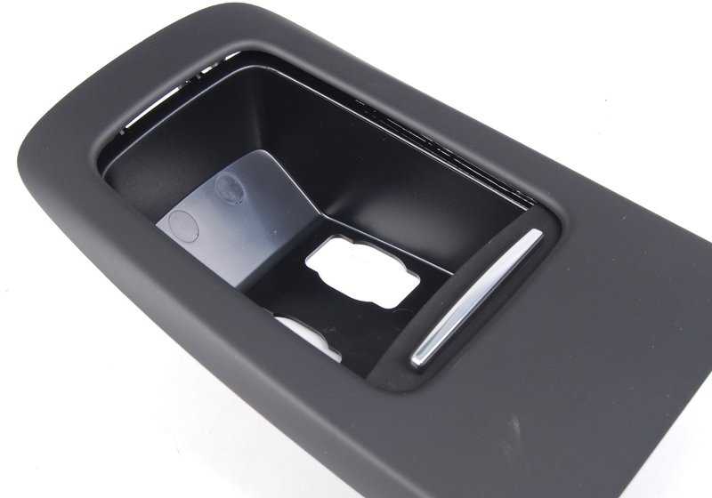 Hintere Abdeckung der zentralen Konsole OEM 51166963913 für BMW E92, E92N, E93 und E93N. Original BMW Stück.