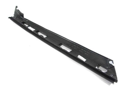 Embellecedor pilar delantero derecho OEM 51337119718 para MINI R50, R53. Pieza original MINI. Ideal para sustituir moldura exterior del pilar A lado acompañante.