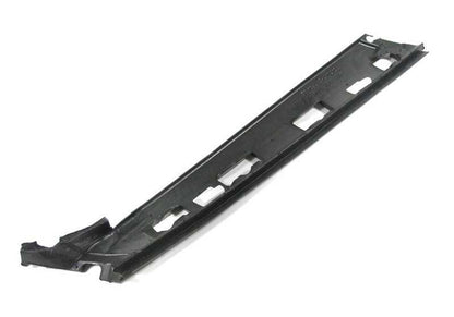 Embellecedor pilar delantero derecho OEM 51337119718 para MINI R50, R53. Pieza original MINI. Ideal para sustituir moldura exterior del pilar A lado acompañante.
