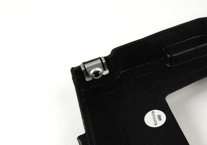 Protección lateral derecha del compartimento del motor OEM 51718163836 para BMW E38. Original BMW.
