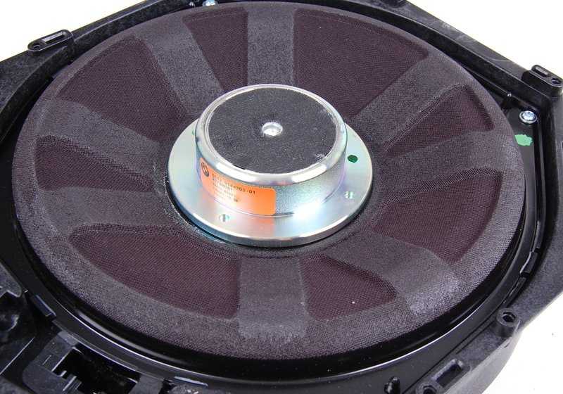 Altavoz subwoofer izquierdo OEM 65139143135 para BMW Serie 1 E81, E82, E87, E87N, E88 y Serie 3 E90, E90N, E91, E91N, E92, E92N, E93, E93N, X1 E84. Parte del sistema Top-HiFi. Original BMW.