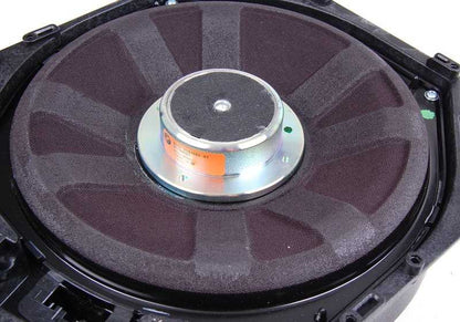 Altavoz subwoofer izquierdo OEM 65139143135 para BMW Serie 1 E81, E82, E87, E87N, E88 y Serie 3 E90, E90N, E91, E91N, E92, E92N, E93, E93N, X1 E84. Parte del sistema Top-HiFi. Original BMW.